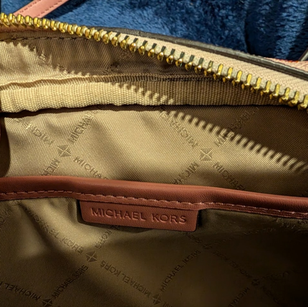 Michael Kors City print Crossbody Bag AND unbranded Bag Charm. 9.5x6.5x2", NWOT - Picture 8 of 13